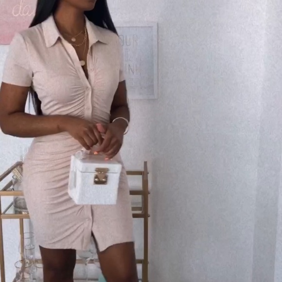 Button gather front dress - Picture 3 of 3